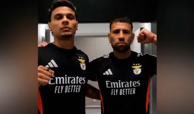 Richard Ríos y Nicolás Otamendi ahora son compañeros en el Benfica. 