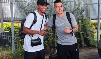 Jesús Rivas y Jhon Fredy Salazar a su arribo a Barranquilla para ultimar su vinculación al Junior. 