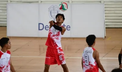 El voleibol es uno de los deportes de conjunto que hacen parte de los Juegos Intercolegiados. 