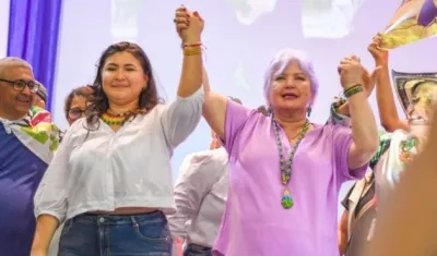 Andrea Vargas y la precandidata presidencial Gloria Flórez.