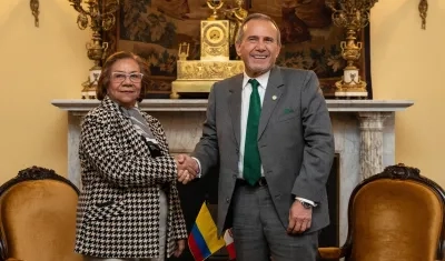 Los ministros de Relaciones Exteriores de Colombia, Rosa Yolanda Villavicencio, y de Perú, Elmer Schialer Salcedo.