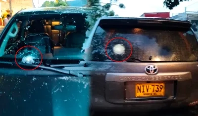 Así quedó el vehículo de Julio César Triana tras el atentado.