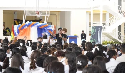 Alcalde Alejandro Char durante la entrega de obras en el Colegio Mayor de Barranquilla. 