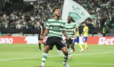 El jugador del Sporting Luis Suarez celebra el quinto gol de su equipo