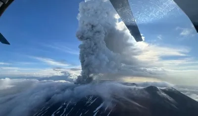 Imagen de la erupción del volcán.