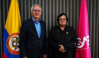 Acto de entrega de Drogas La Rebaja al Gobierno