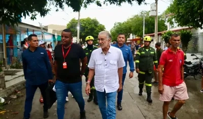 El Gobernador Eduardo Verano visitó esta tarde las zonas más afectadas en Soledad. 