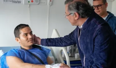 Visita del Presidente Gustavo Petro a los policías heridos en Amalfi.