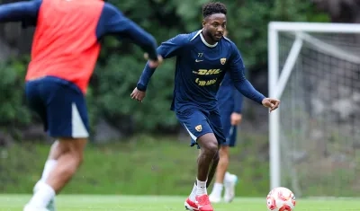 Álvaro Angulo, lateral izquierdo de Pumas de México.