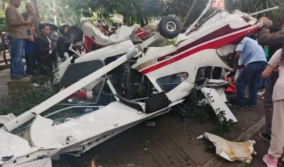 Así terminó la avioneta en el barrio Laureles de Medellín.