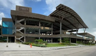 Centro comercial Le Meridiem Golf.