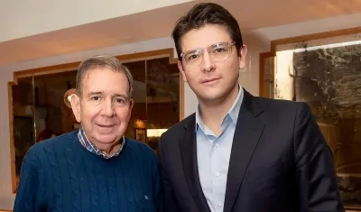 Edmundo González con Miguel Uribe Turbay. 