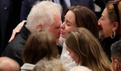 María Claudia Tarazona y su suegro Miguel Uribe Londoño