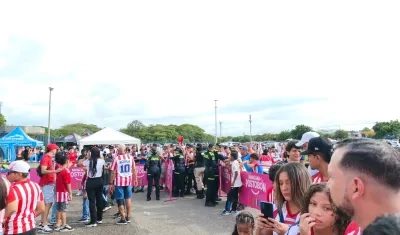 Filas en el estadio Metropolitano.