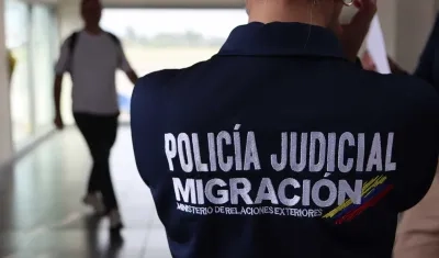 Funcionario de Migración Colombia.