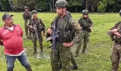 Militares cuando estaban secuestrados.