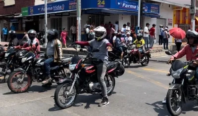 Motociclistas se irían a paro si se da el mencionado decreto. 