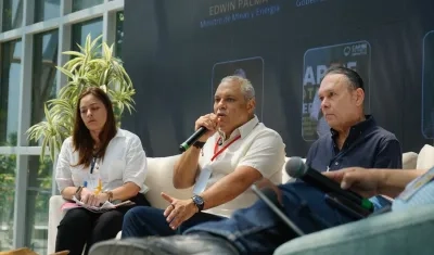 Los senadores José David Name y Efraín Cepeda.