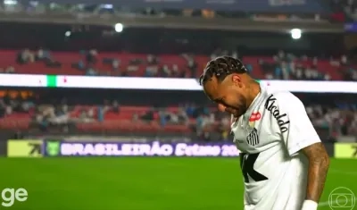 Neymar se fue llorando de la cancha.