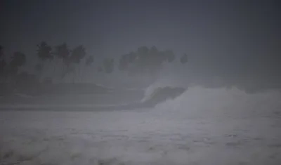 El oleaje del mar este domingo, en Nagua (República Dominicana). 