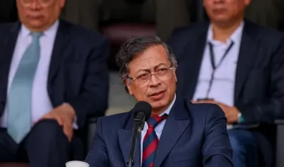 Petro lideró el encuentro de comandantes de Policía y acto de ascenso a generales, donde se rindió un emotivo minuto de silencio en memoria del senador Miguel Uribe.