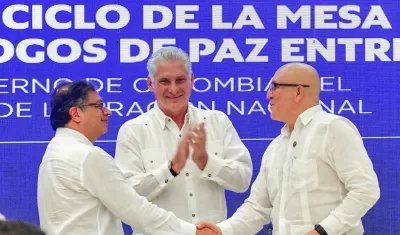 Gustavo Petro, Miguel Díaz-Canel y Antonio García.
