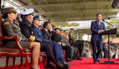 El Presidente Gustavo Petro durante la ceremonia de ascenso en la Policía. 