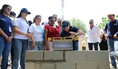  Acto simbólico de la primera piedra para la ampliación de la IED Comunitaria 7 de Abril.