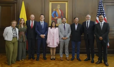 Reunión entre los senadores estadounidenses Bernie Moreno y Rubén Gallego, el Presidente Gustavo Petro, y varios ministros del Gobierno nacional.