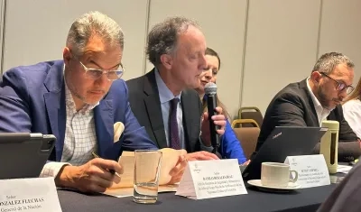 Representante de la ONU en Colombia, Scott Campbell (centro). 