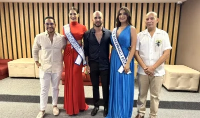 La Señorita Barranquilla (azul) en el evento que la acredita como la representante de la ciudad en el Concurso Nacional de Belleza. 