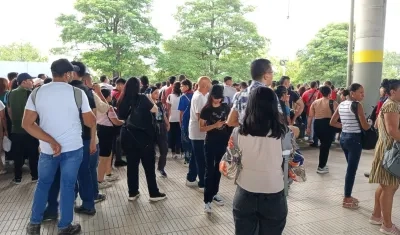 Largas filas en Portal de Soledad.