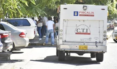 Vehículo en el que transportan los cuerpos a Medicina Legal. 