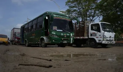 Tramo en mal estado en la Circunvalar, entre Murillo y Calle 30, Soledad.