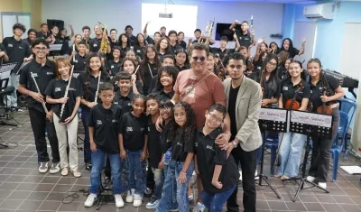 Carlos Vives con los niños Children International. 