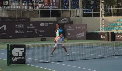 Los colombianos Nicolás Mejía y Samuel Linde durante su partido de dobles. 