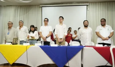 Ministro de Educación, Daniel Rojas, en compañía de funcionarios del Gobierno, congresistas y alcalde de Puerto Colombia. 