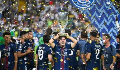 Jugadores del PSG celebran tras conquistar la Supercopa de Europa. 
