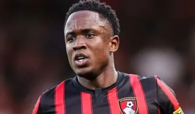 Luis Sinisterra jugando con el Bournemouth.