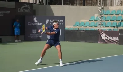 El colombiano Miguel Tobón Jr. durante su partido contra el paraguayo Adolfo Vallejo. 