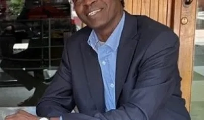 Akol Miyen Kuol, periodista y poeta de Sudán del sur.