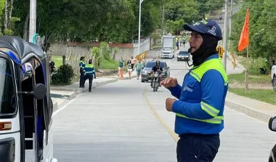 Prohíben parrillero en motos y circulación de menores en la noche en Baranoa