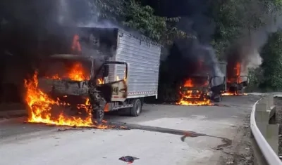 Camiones incinerados.