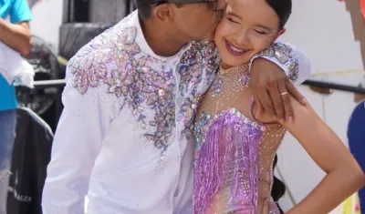 Checo Acosta y su hija Sharon Acosta.