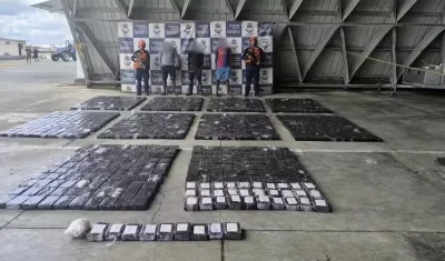 La droga incautada y los capturados.