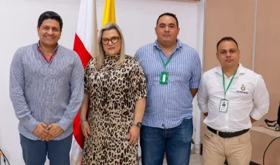 Rectora encargada de Uniatlántico con los delegados de Contraloría y Personería.
