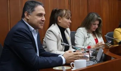 El senador Honorio Henríquez, de la Comisión Séptima.