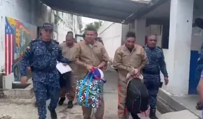 Reclusos en el momento del traslado.