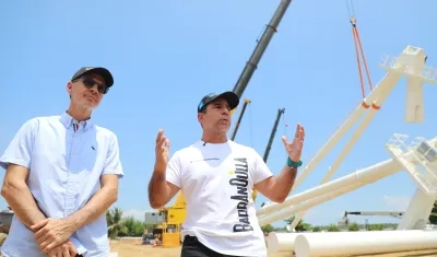 El Alcalde Char inspeccionando la obra.