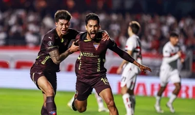 Jeison Medina celebrando su anotación.